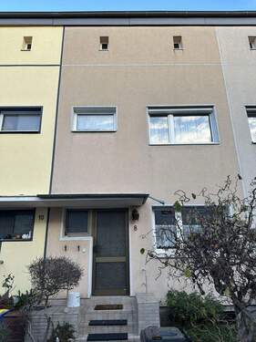 Vorderansicht - 5 Zimmer Reihenmittelhaus zum Kaufen in Frankfurt