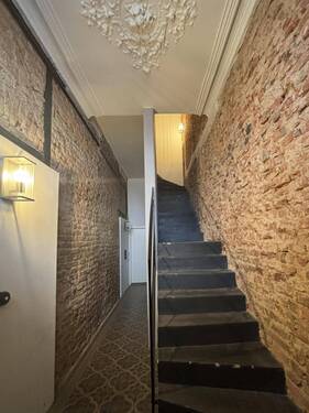 Treppenhaus - 9 Zimmer Mehrfamilienhaus, Wohnhaus zum Kaufen in Krefeld