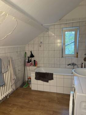Badezimmer 2. OG - Mehrfamilienhaus, Wohnhaus mit 265,00 m&sup2; in Krefeld zum Kaufen