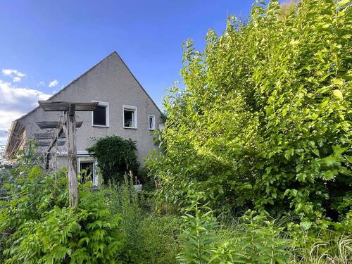 Giebelseite und Garten - 5 Zimmer Einfamilienhaus zum Kaufen in Quitzdorf am See