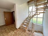 Eingangsdiele mit Treppenhaus - Einfamilienhaus mit 207,00 m² in Lappersdorf zum Kaufen