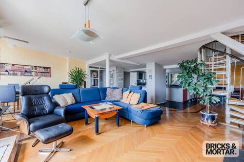 Einladendes Wohnzimmer mit Marmorkamin - Etagenwohnung mit 181,00 m² in Berlin zum Kaufen