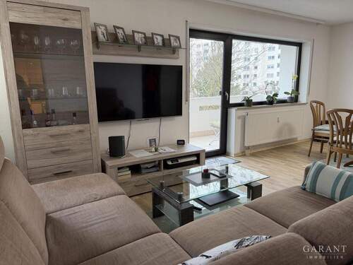 Wohnzimmer - 2 Zimmer Etagenwohnung zum Kaufen in Weinheim