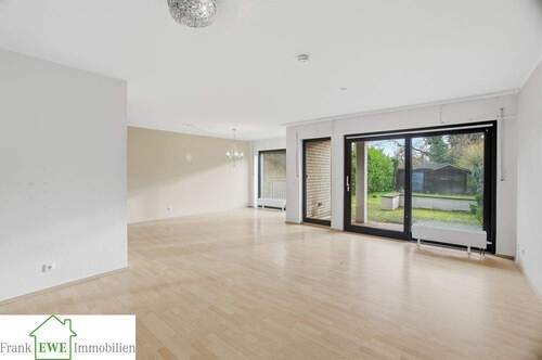 Wohnzimmer Haus Kauf Hellerhof Frank Ewe Immobilie - Mehrfamilienhaus, Wohnhaus mit 175,00 m&sup2; in Düsseldorf Hellerhof zum Kaufen