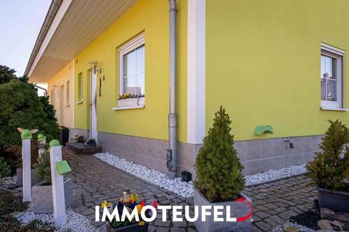 Eingangsbereich - 4 Zimmer Doppelhaushälfte zum Kaufen in Lugau/Erzgebirge