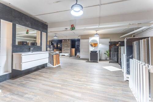 Gewerbeeinheit rechts: Ausstellungsfläche Untergeschoss - 