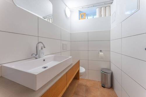 Gewerbeeinheit rechts: WC Untergeschoss - 