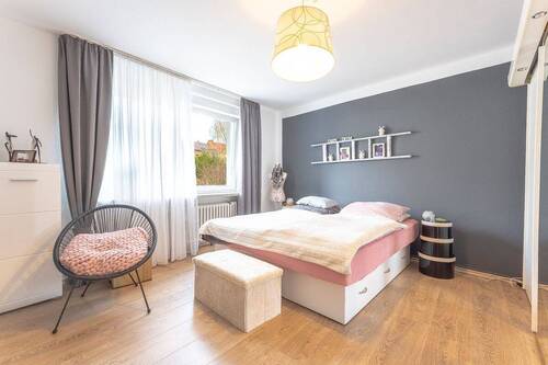 Schlafzimmer 2. OG links - 