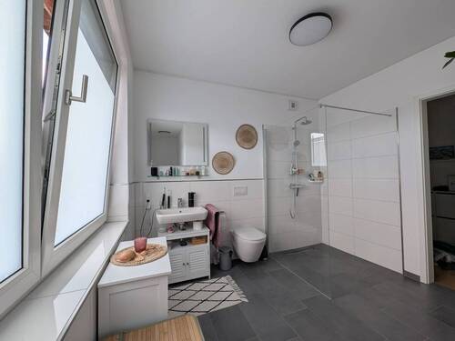 Ansicht II: Modernes Duschbad - 