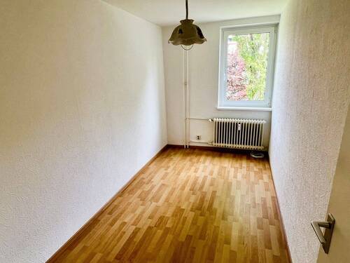 kleines Zimmer - 3 Zimmer Etagenwohnung in Berlin