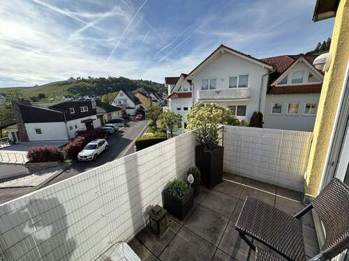  Balkon mit Blick auf die Weinberge - 