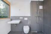 Bad mit Dusche - 