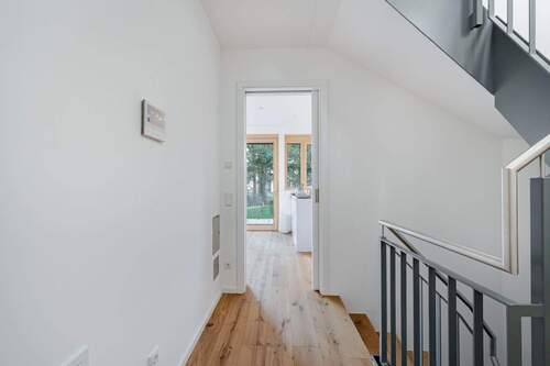 Flur zum Wohnzimmer - 2 Zimmer Etagenwohnung in München