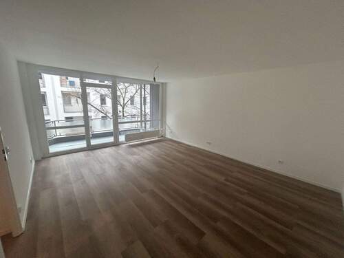 Wohnzimmer - Erstbezug nach Sanierung: 2-Zimmer-Wohnung mit Balkon in Berlin-Richardstraße