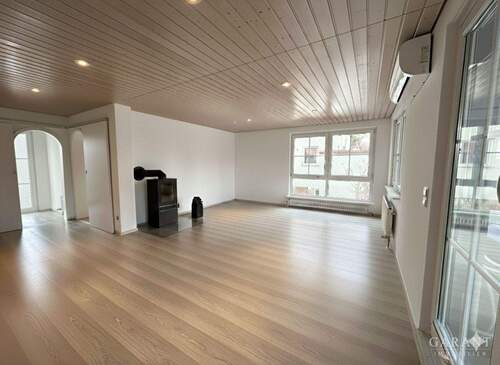 OG - Helle, große, lichtfdurchflutete 2 Zimmer-Wohnung mit Balkon!