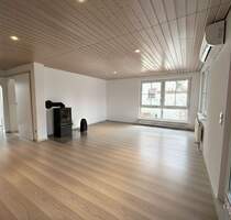 Helle, große, lichtfdurchflutete 2 Zimmer-Wohnung mit Balkon! - Esslingen am Neckar Berkheim