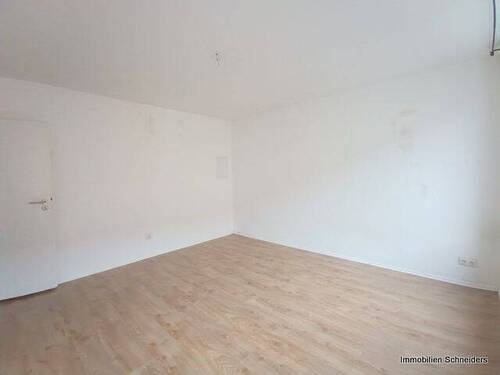 Zimmer an der Straße (Bild3) - 