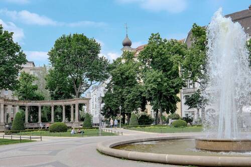 Viktoria-Luise-Platz im Sommer - 