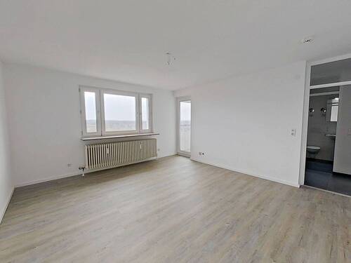 Ansicht I: Wohn- und Esszimmer - Modernisierte 3-Zimmer-Wohnung mit Loggia und grandiosem Ausblick