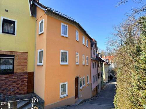 Straßenansicht - Stadthaus mit Dachterrasse in guter Lage von Coburg