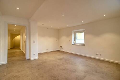 Küche 1 mit Essbereich - Originalfoto - Etagenwohnung mit 195,00 m&sup2; in Rosenheim zum Kaufen