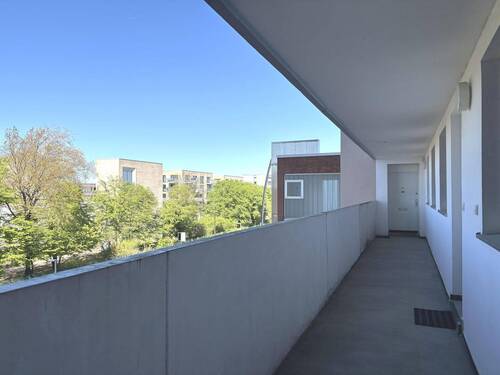 Laubengang zur Wohnung - 4 Zimmer Etagenwohnung zum Kaufen in Hannover