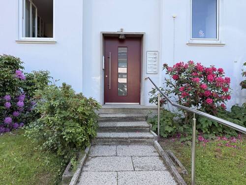 Hauseingang - Etagenwohnung mit 66,00 m&sup2; in Bremen zum Kaufen