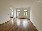 Wohnzimmer - Sanierte 3-Raum-Wohnung mit Terrasse in ChemnitzKappel!