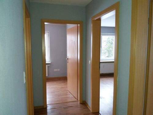 Blick vom Flur in die Zimmer.jpg - Gemütliche 3 Zimmerwohnung nahe Airbus