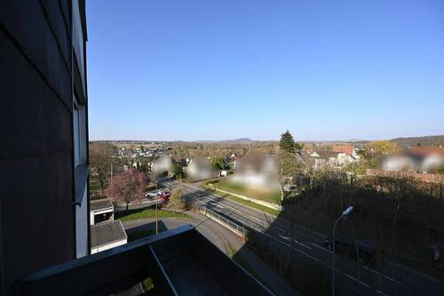 Ausblick Loggia Wohnung - 4 Zimmer Etagenwohnung zum Kaufen in Dernbach