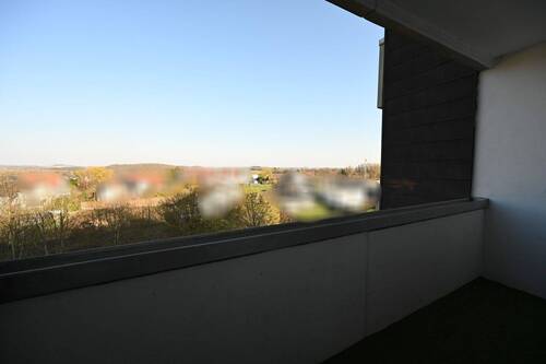 Ausblick Loggia Wohnung - 4 Zimmer Etagenwohnung in Dernbach