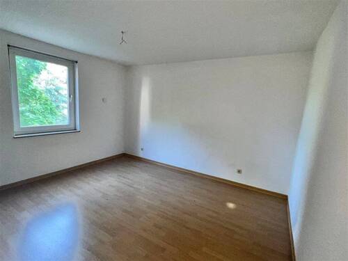 großzügiger Schlafraum - 2 Zimmer Etagenwohnung zur Miete in Schönebeck (Elbe)