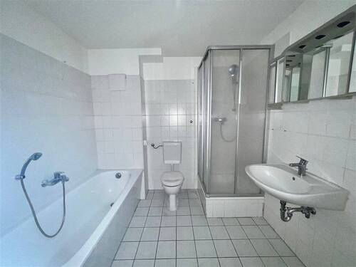 Bad - Etagenwohnung mit 61,80 m&sup2; in Schönebeck (Elbe) zur Miete