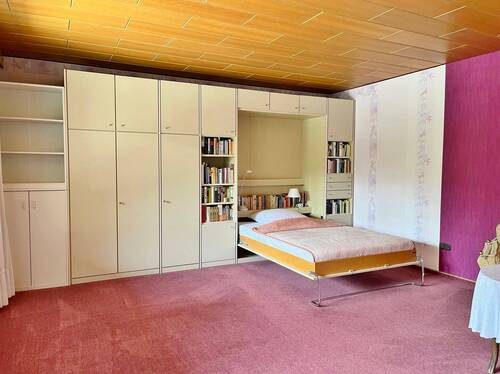Hauptwohnung: Master-Schlafzimmer mit Terrassenzugang - 