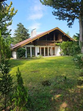 Hausansicht Garten - Ihre neue Work-Life-Balance - 748.000,00 EUR Kaufpreis, ca.  228,60 m² Wohnfläche