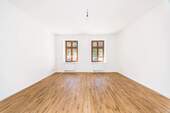 Das Wohnzimmer - Frisch renovierter Altbautraum - 3-Zimmer-Wohnung mit großzügigem Grundriss