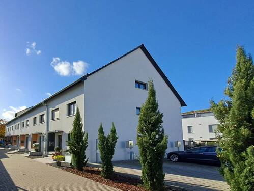 Außenansicht - Modernes Reihnmittelhaus mit sehr geringem Energieverbrauch