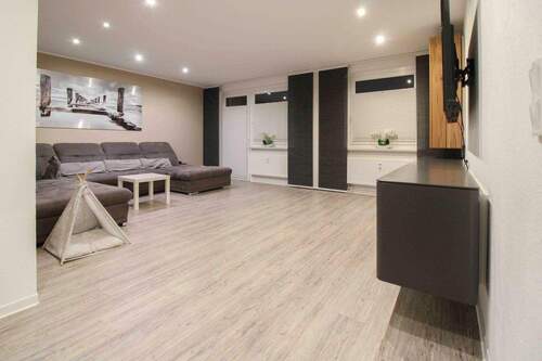 Wohnzimmer. - 5 Zimmer Etagenwohnung in Chemnitz