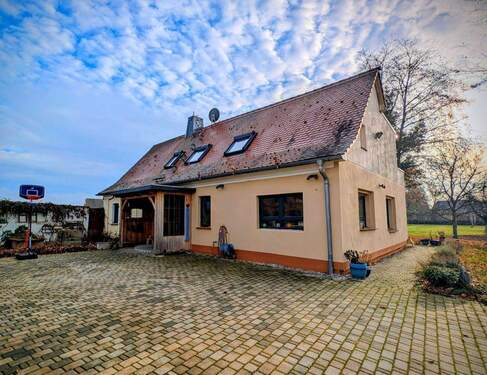 Eingang .jpg - Charmantes Landhaus mit Kamin, Nebengelass und großem Grundstück