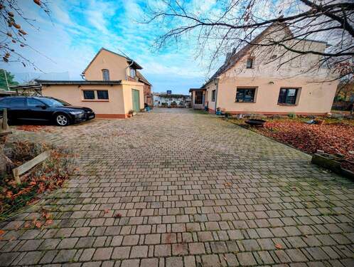 Hof Nebengelass und Haus.jpg - 