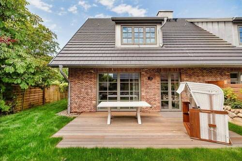 Hausansicht - 5 Zimmer Doppelhaushälfte zum Kaufen in Sylt