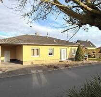 Wohlfühlen auf einer Ebene Massivbungalow mit Carport, Fußbodenheizung + Kamin in Wolfen OT Reuden - Bitterfeld-Wolfen Reuden a d Fuhne