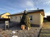 Objekt-Vorderseite - 3 Zimmer Bungalow zum Kaufen in Bitterfeld-Wolfen