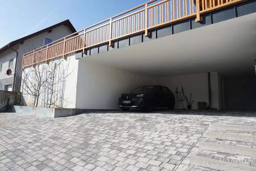 Carport und Stellpl. - 