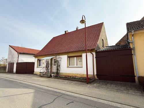 Hausansicht - Kleiner Resthof in schöner Dorflage