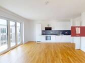 Ansicht I: Wohn- und Esszimmer mit offenem Küchenbereich - YON BERLIN - Moderne 3-Zimmer-Neubauwohnung mit EBK und sonnigem BALKON in Berlin-Friedenau