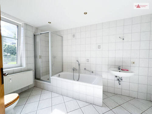 Badezimmer - Etagenwohnung mit 56,00 m² in Thalheim/Erzgebirge zur Miete