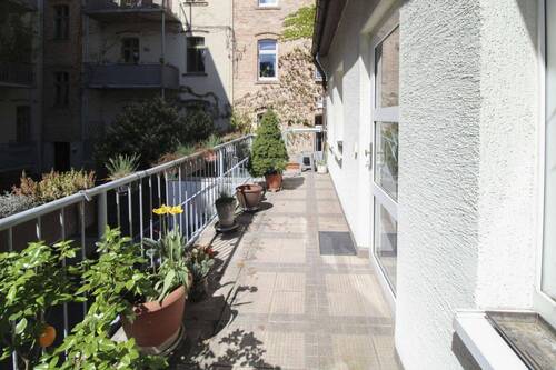 Terrasse - TOP-Lage - 1 Zimmer mit sonnigem Blick zum Innenhof - Renovierungsbedarf