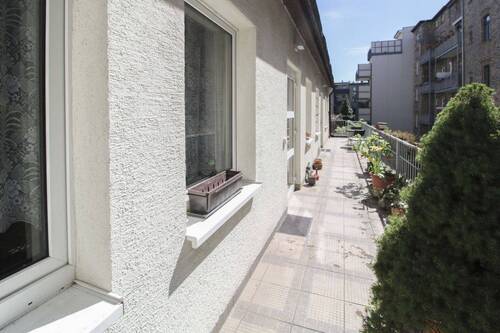 Zugang über Terrasse - Einfamilienhaus in Halle (Saale) zum Kaufen