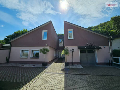 Hofansicht - 7 Zimmer Einfamilienhaus zum Kaufen in Aue-Bad Schlema
